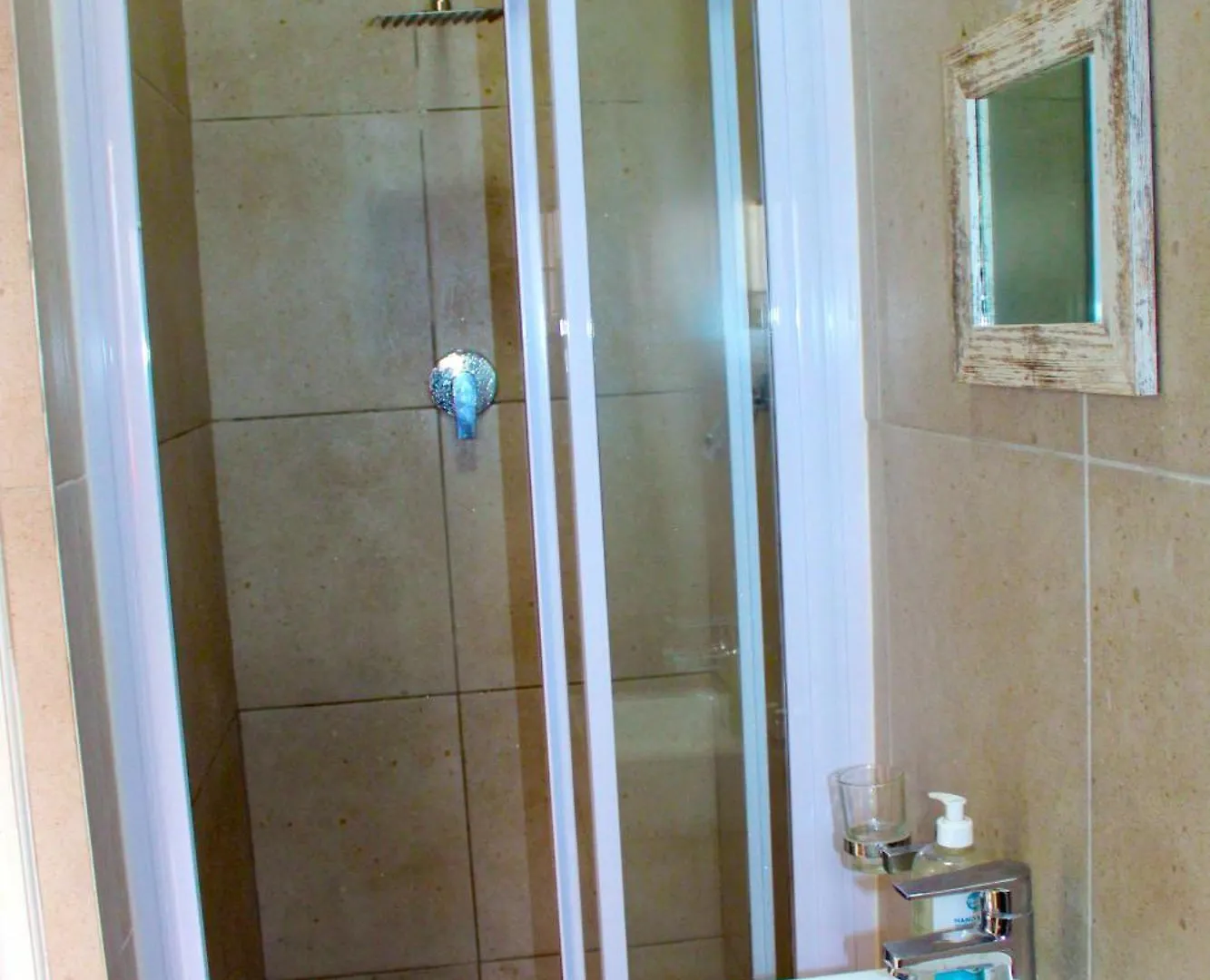 103Onwallace Self Catering Guest House Cape Town